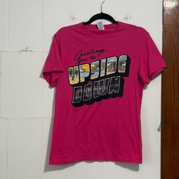 Stranger Things Tropical Vacation Upside Down Graphic T-Shirt Medium - Picture 1 of 3